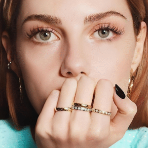 Women's ring+Inlaid with high carbon diamonds.US Size